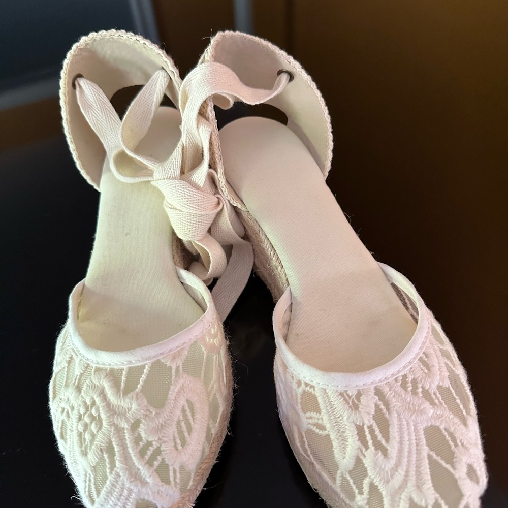 Elegant Cream Lace Women's Shoes